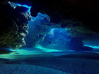 private scuba diving guide-discover scuba diving-tunnels and caves cape greco